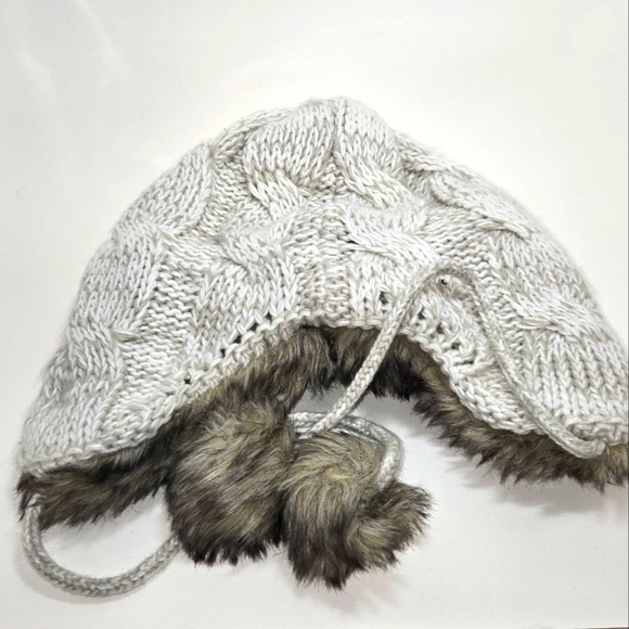 Sonoma Winter Knit Hat Faux Fur Lined Gray Ear Muffs Warm Like New Condition - Picture 3 of 6